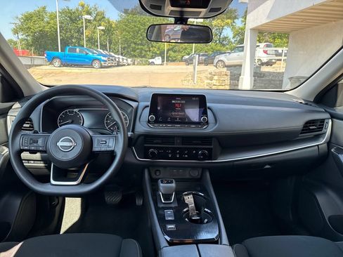 Used 2024 Nissan Rogue S FWD image 12