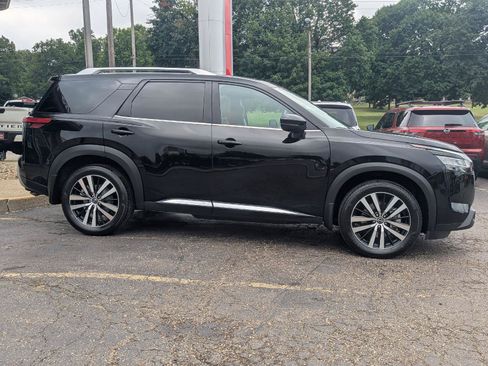 Used 2023 Nissan Pathfinder Platinum w/ Cargo Package AWD/4WD image 13