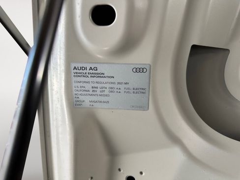 Used 2021 Audi e-tron Premium w/ Convenience Plus Package image 30