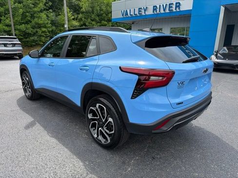 Used 2024 Chevrolet Trax RS w/ Sunroof Package FWD image 6