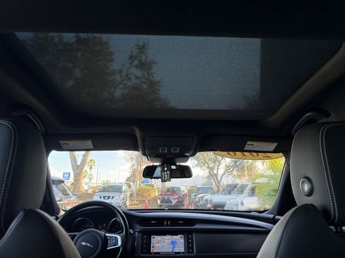 Used 2016 Jaguar XF S image 20