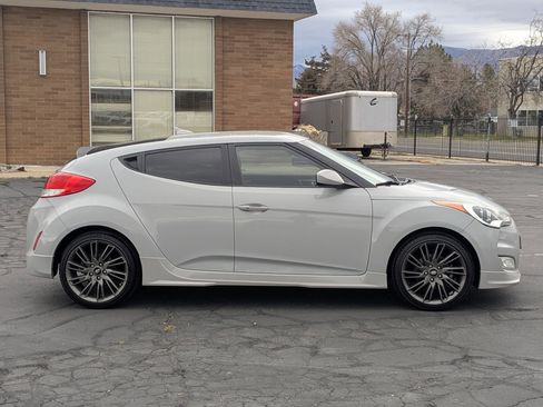 Used 2013 Hyundai Veloster RE:MIX Edition image 2