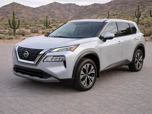 Used 2021 Nissan Rogue SV image 3