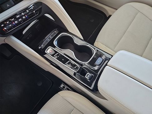 Used 2023 Buick Envision Preferred image 23