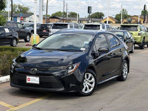 Certified 2025 Toyota Corolla LE image 2