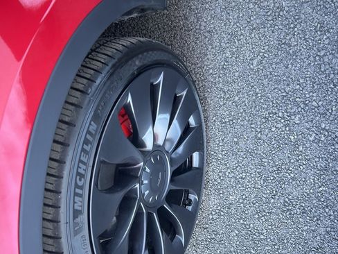 Used 2023 Tesla Model Y Performance image 23