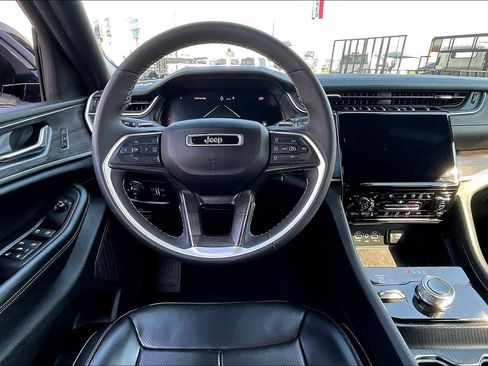 Used 2024 Jeep Grand Cherokee L Limited w/ Luxury Tech Group II image 5