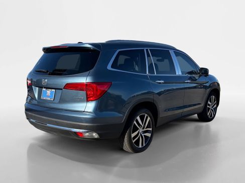 Used 2017 Honda Pilot Touring image 5