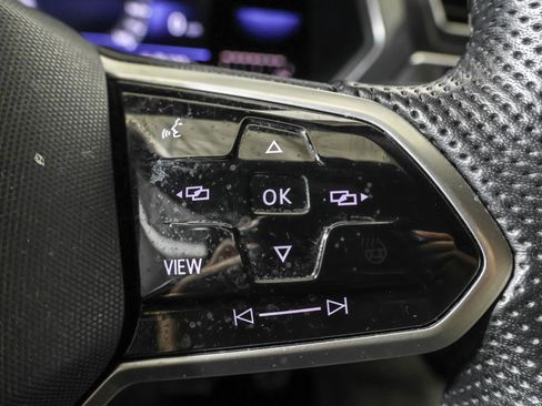 Used 2022 Volkswagen Tiguan SE R-Line image 27