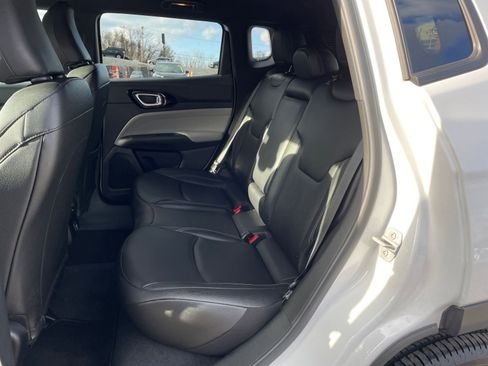 Used 2025 Jeep Compass Limited image 25