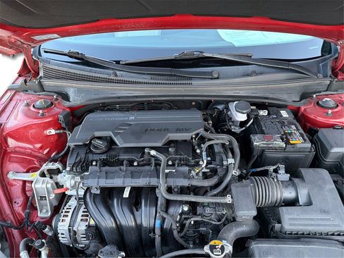 Used 2022 Hyundai Elantra Limited w/ Cargo Package image 12