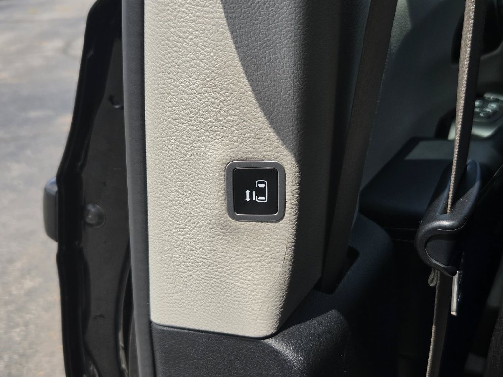Used 2024 Chrysler Pacifica Touring-L FWD image 30