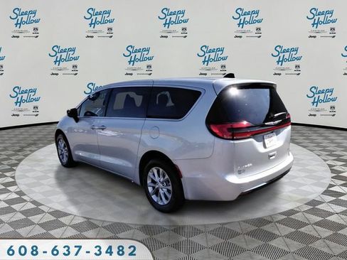 New 2026 Chrysler Pacifica Select AWD/4WD image 7
