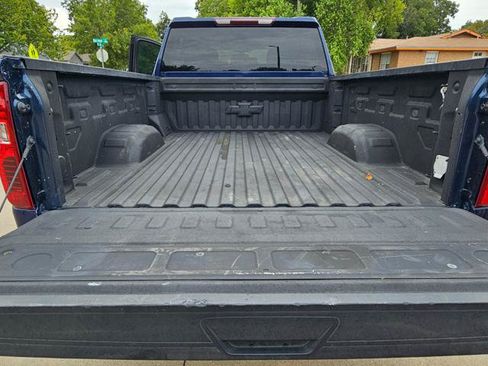 Used 2022 Chevrolet Silverado 2500 Custom w/ Custom Value Package AWD/4WD image 18