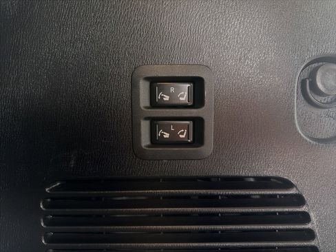 Used 2015 INFINITI QX80 2WD w/ Deluxe Technology Package image 36