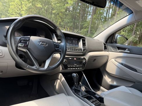Used 2018 Hyundai Tucson Value w/ Cargo Package FWD image 19