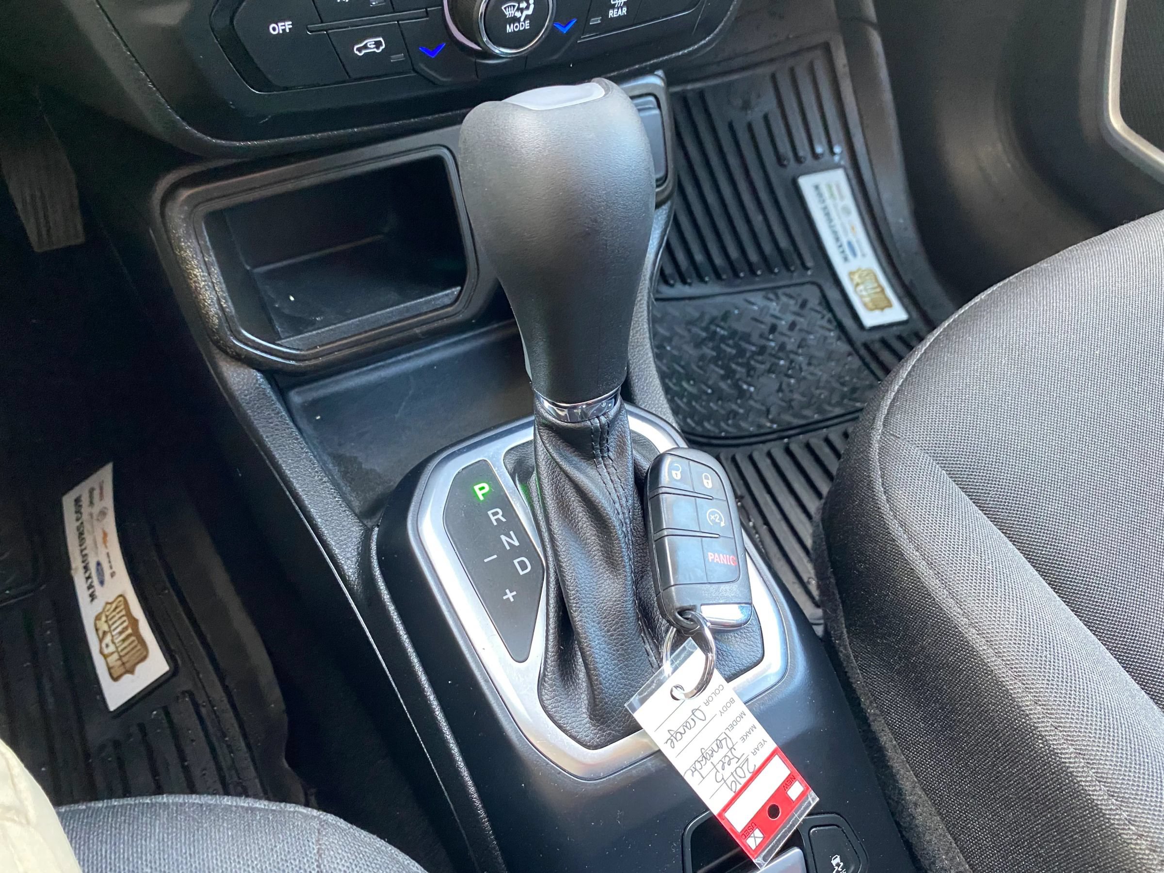 Used 2019 Jeep Renegade Latitude FWD image 21