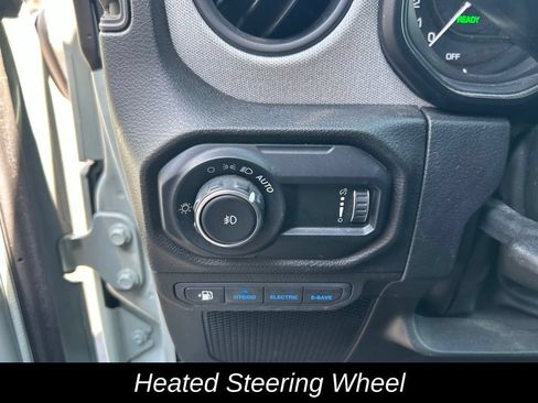 Used 2024 Jeep Wrangler Unlimited w/ Convenience Group AWD/4WD image 16
