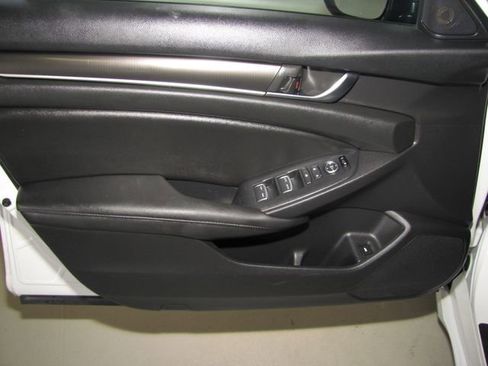 Used 2020 Honda Accord Sport image 10