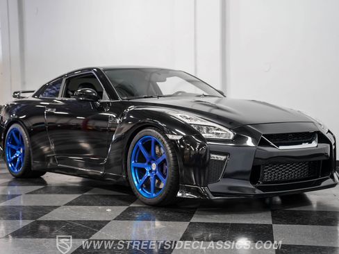 Used 2013 Nissan GT-R Premium image 16