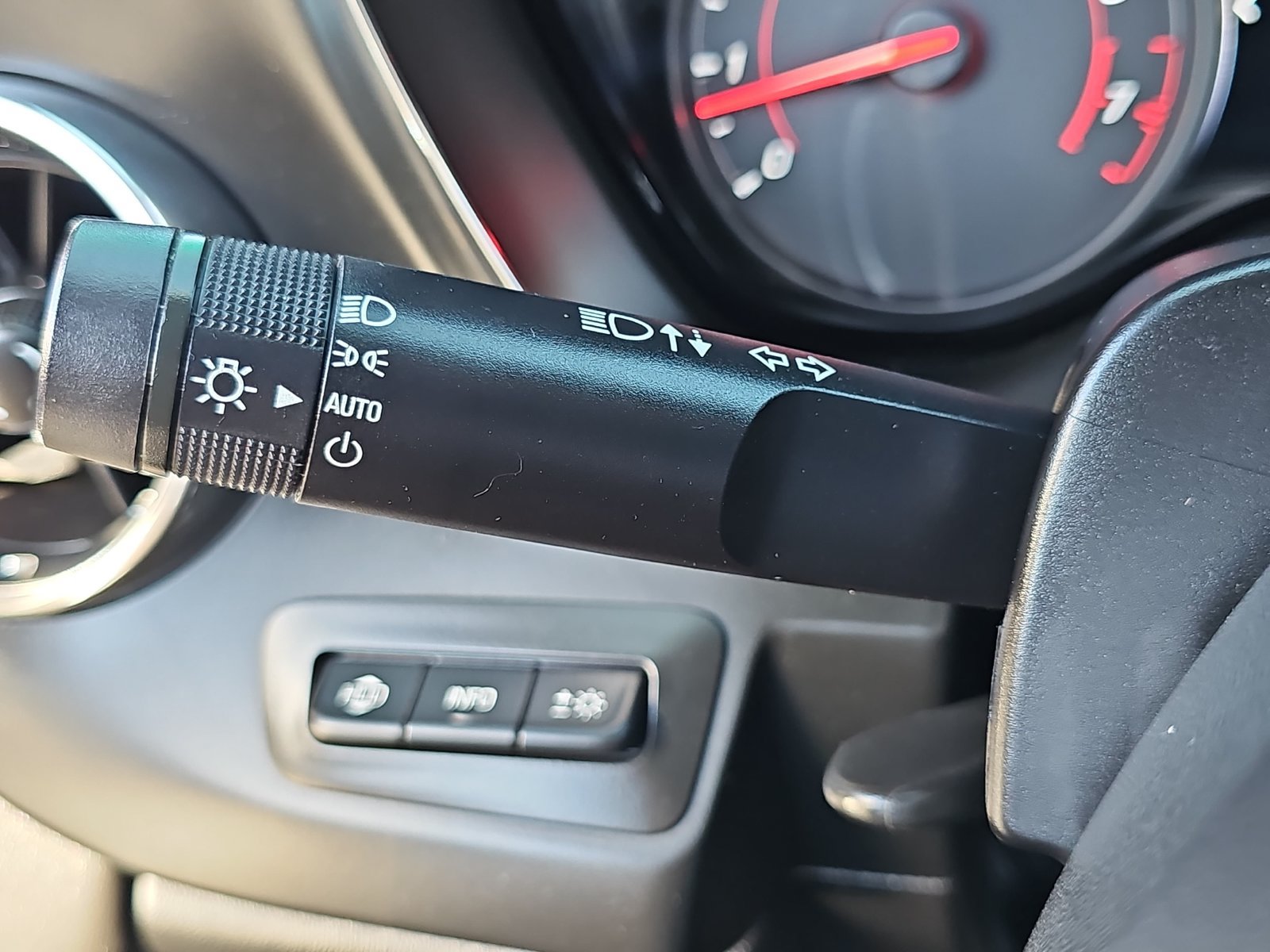 Used 2019 Chevrolet Camaro ZL1 RWD image 27