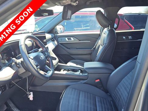 Used 2025 Ford Explorer ST-Line w/ ST-Line Street Pack AWD/4WD image 6