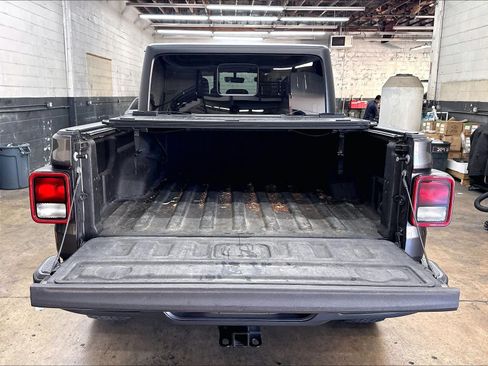Used 2021 Jeep Gladiator Overland w/ Popular Equipment Package AWD/4WD image 37