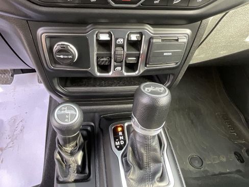 Used 2019 Jeep Wrangler Unlimited Sport S AWD/4WD image 18