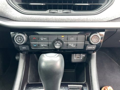 Used 2022 Jeep Compass Latitude w/ Sun and Sound Group FWD image 18