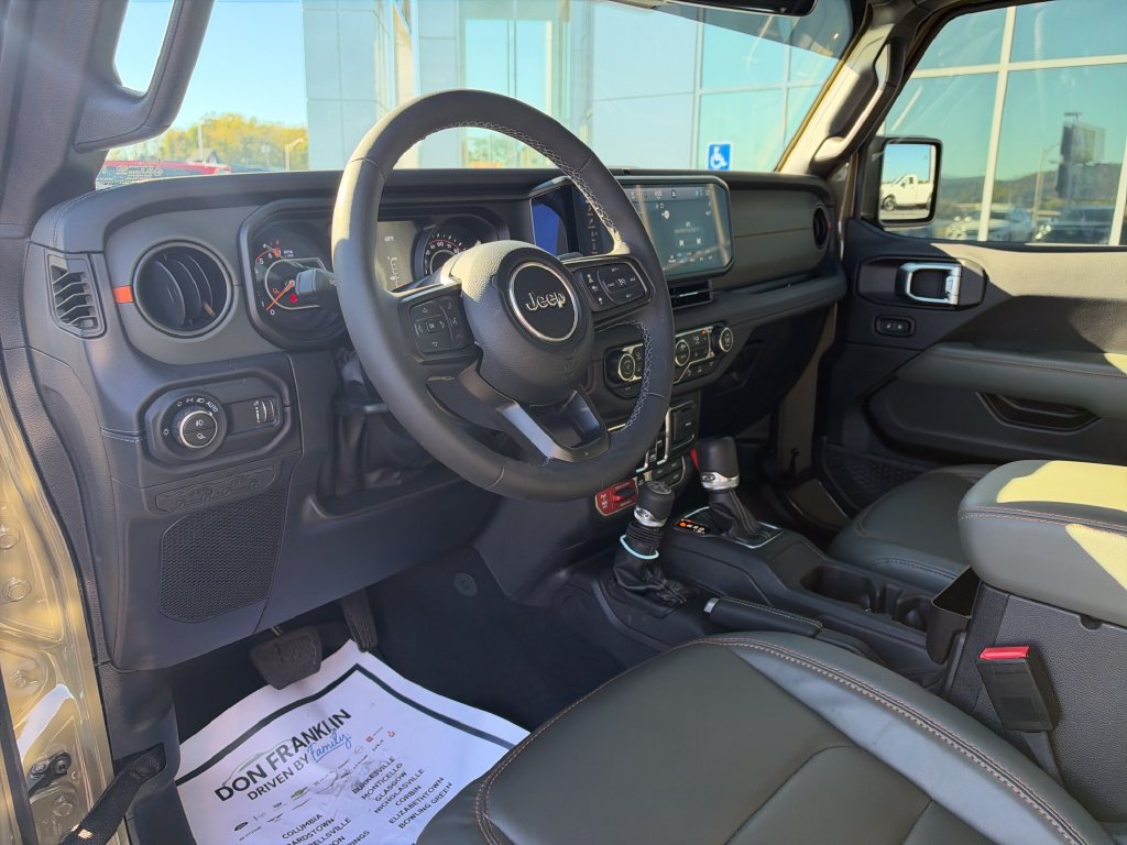 Used 2025 Jeep Gladiator Mojave AWD/4WD image 11
