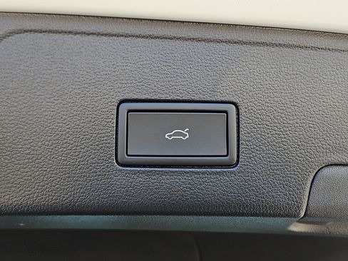 New 2026 Volkswagen Atlas Cross Sport SE image 8