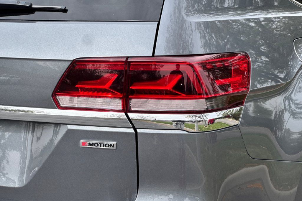Used 2021 Volkswagen Atlas SEL R-Line AWD/4WD image 30