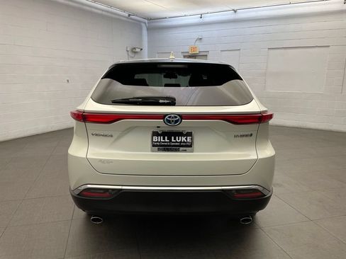Used 2022 Toyota Venza LE AWD/4WD image 8