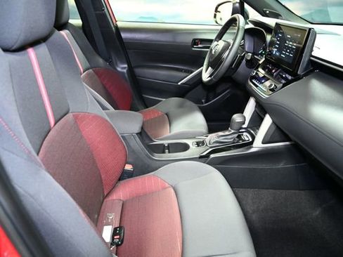 Used 2024 Toyota Corolla Cross AWD Hybrid w/ Moonroof Package image 43