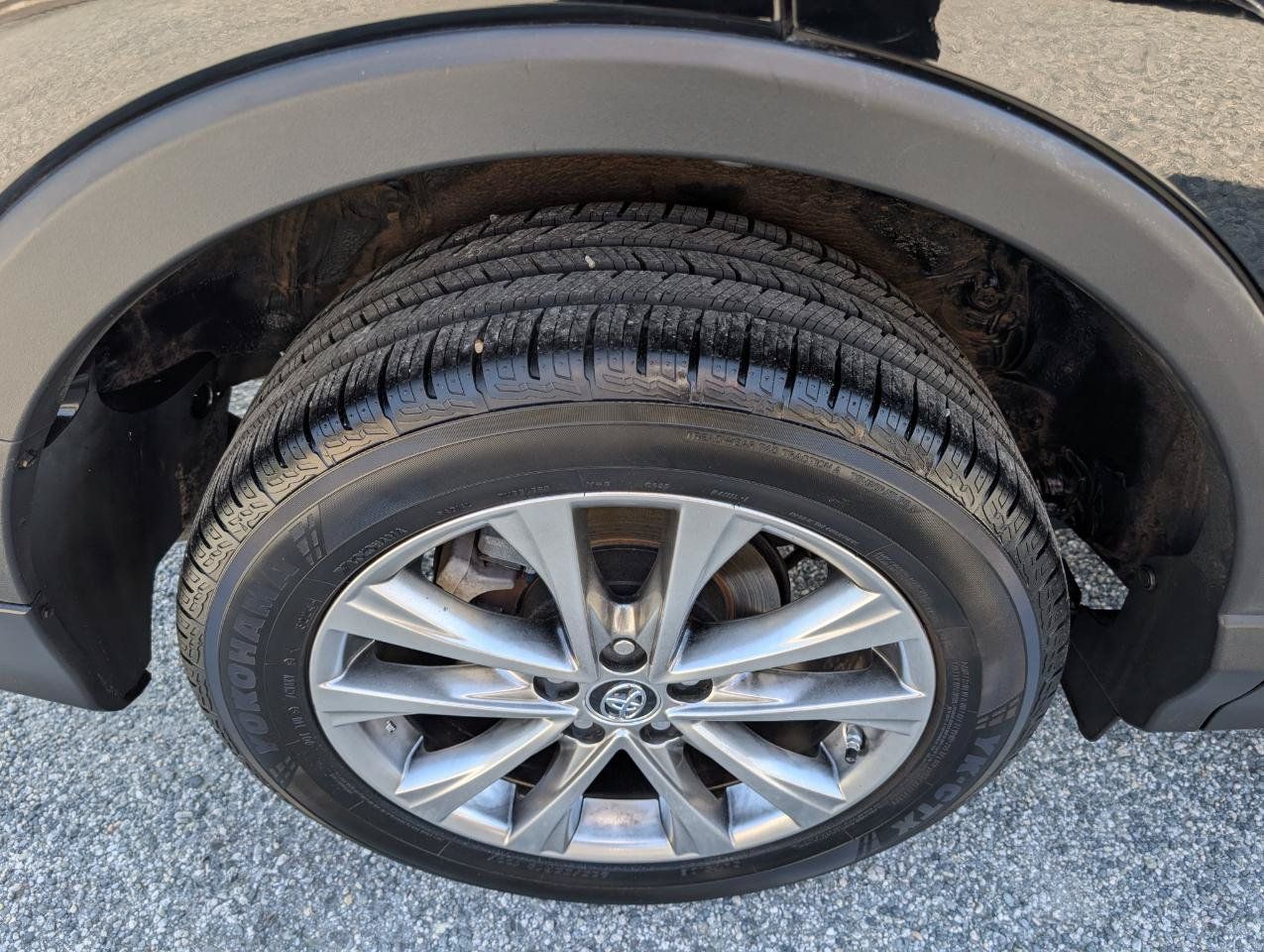 Used 2017 Toyota RAV4 Limited FWD image 6