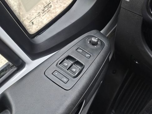 Used 2025 RAM ProMaster 2500 w/ Convenience Group image 30