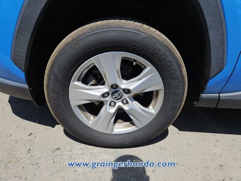 Used 2021 Toyota RAV4 XLE image 10