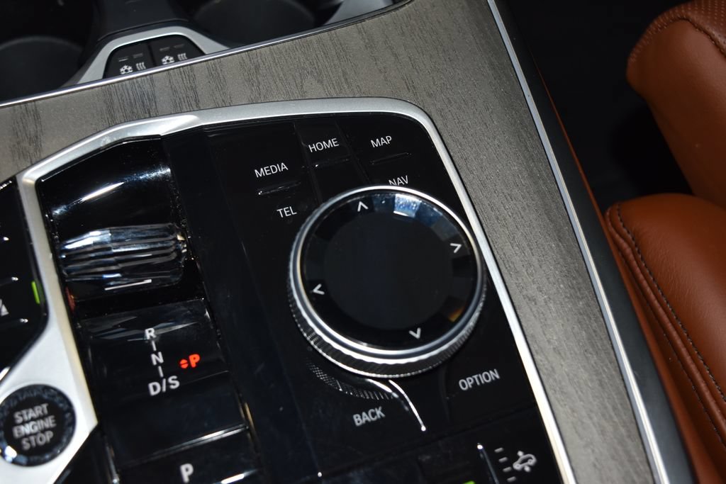 Used 2025 BMW X7 M60i AWD/4WD image 17
