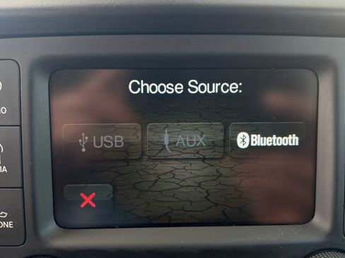 Used 2017 Jeep Renegade Altitude FWD image 36