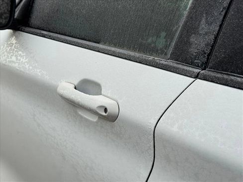 Used 2022 Ford Explorer XLT w/ Equipment Group 202A image 14