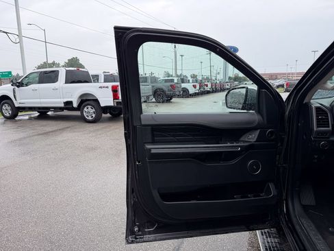 Used 2021 Ford Expedition Platinum AWD/4WD image 11