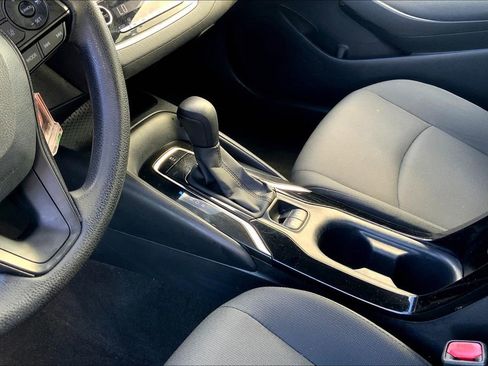 Used 2020 Toyota Corolla LE image 17