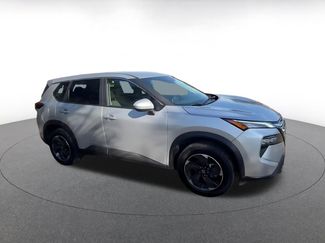 Used 2025 Nissan Rogue SV video 2