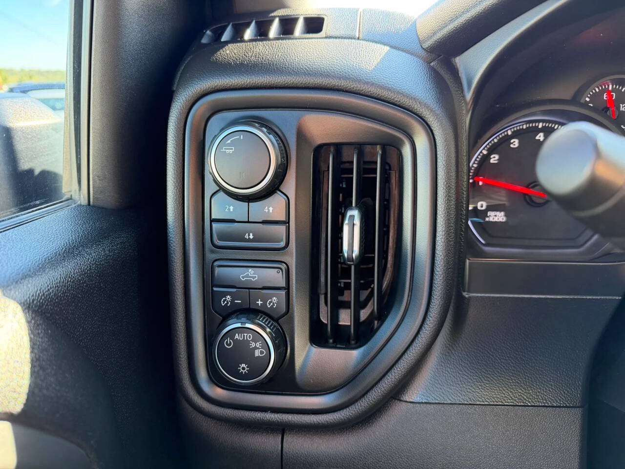 Used 2021 Chevrolet Silverado 2500 Custom w/ Custom Convenience Package AWD/4WD image 14