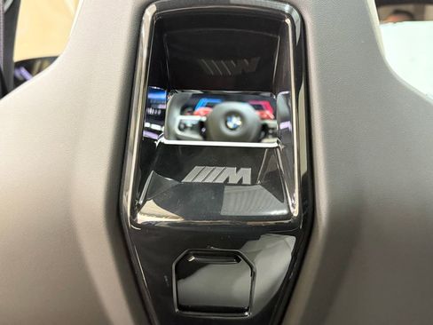 Used 2025 BMW M5 w/ Executive Package image 40