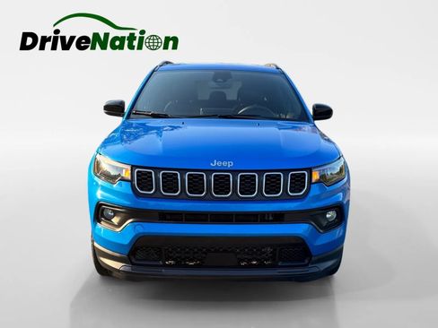 Used 2024 Jeep Compass Latitude AWD/4WD image 2