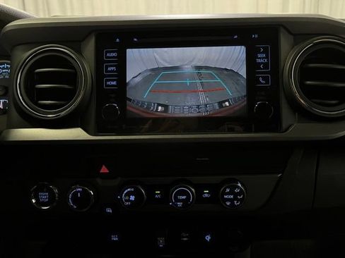 Certified 2019 Toyota Tacoma TRD Off-Road AWD/4WD image 18