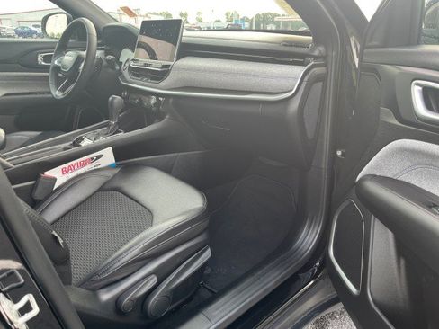 Used 2024 Jeep Compass Latitude image 18