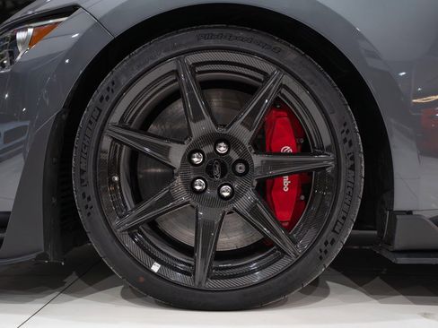 Used 2021 Ford Mustang Shelby GT500 w/ Carbon Fiber Track Pack image 20