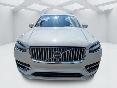Certified 2025 Volvo XC90 B5 Core AWD/4WD image 8